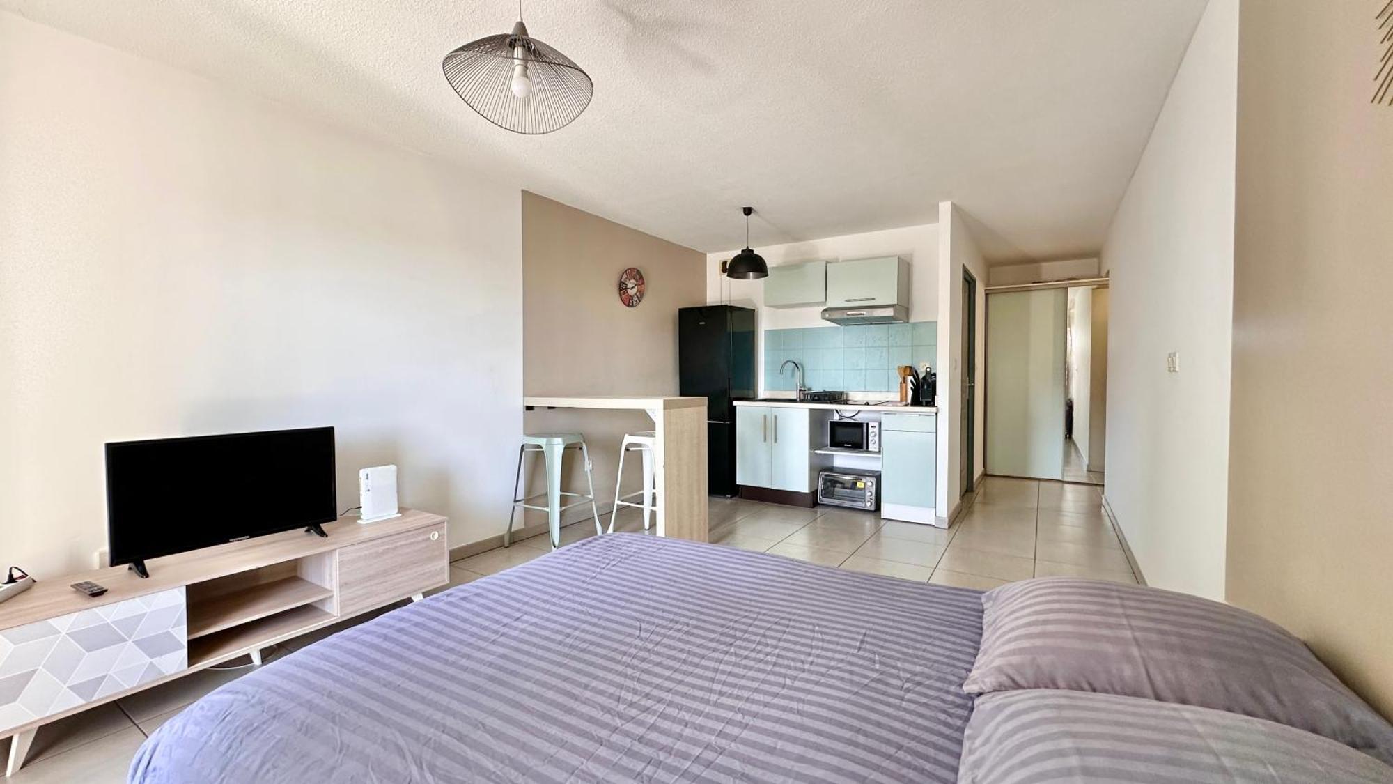 Studio Cosy Tout Equipe - Idealement Situe Saint-Denis Ngoại thất bức ảnh