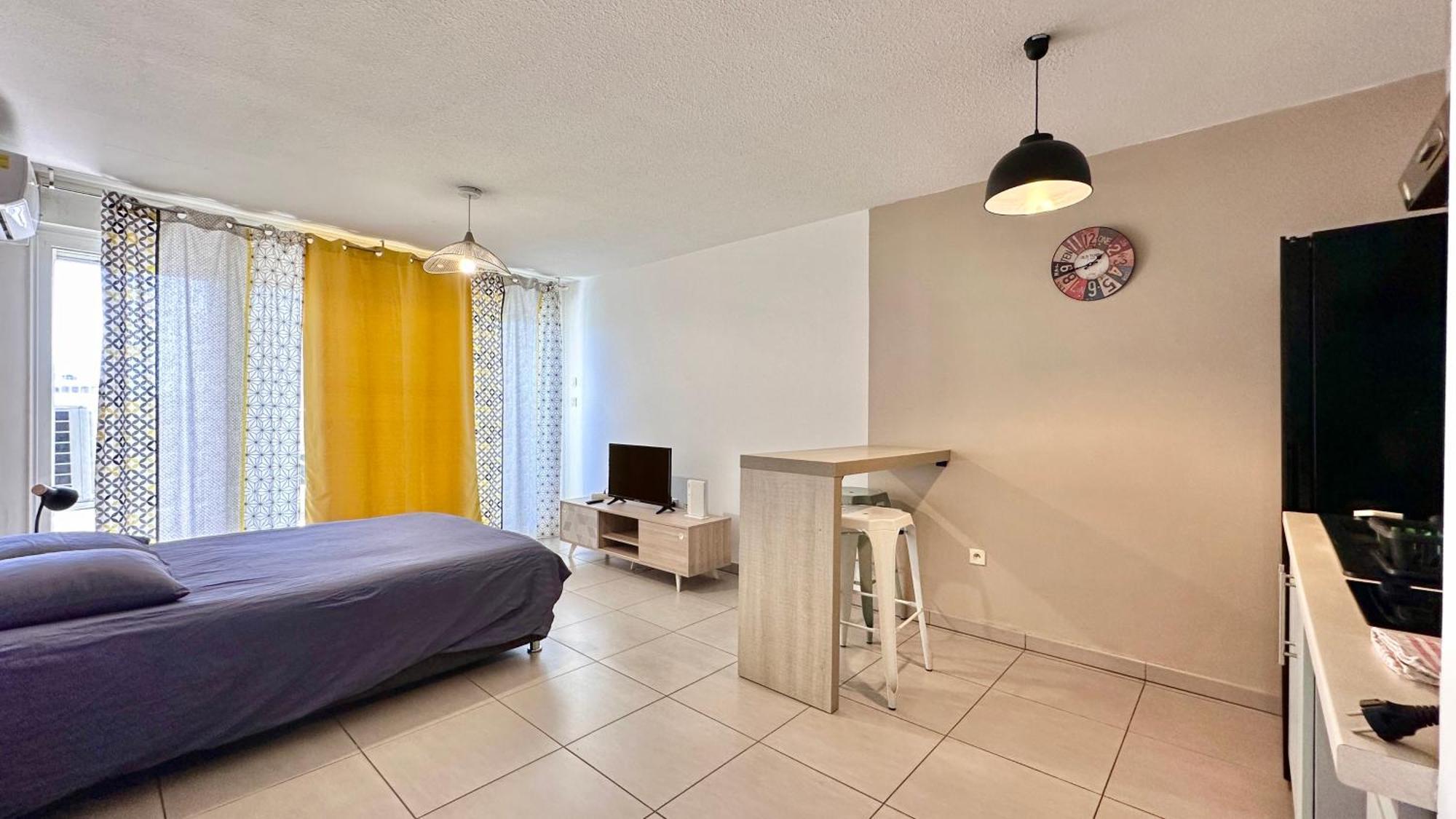 Studio Cosy Tout Equipe - Idealement Situe Saint-Denis Ngoại thất bức ảnh